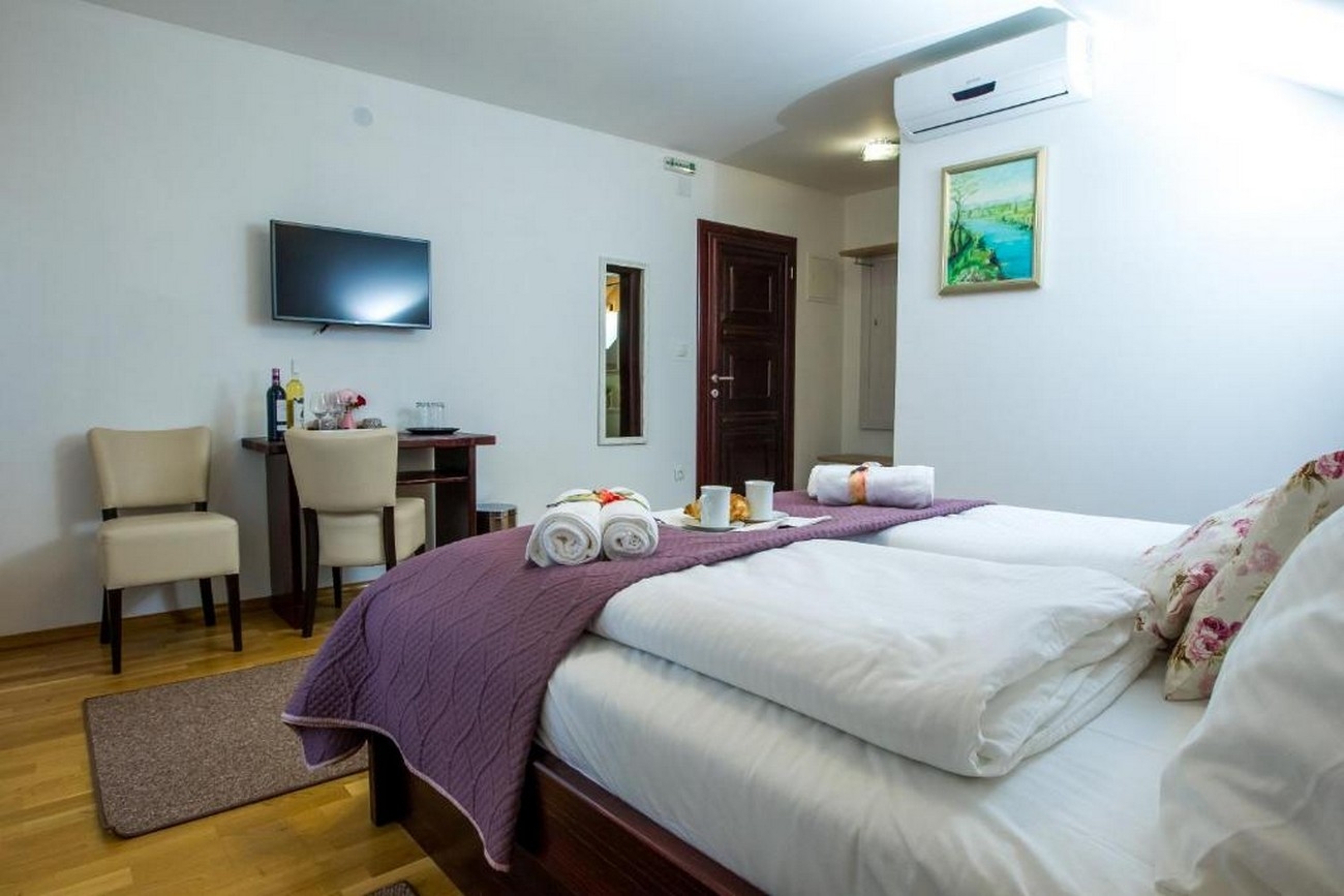 Room with balcony Jezerce, Plitvice (S-22116-e) Room with balcony Jezerce, Plitvice (S-22116-e)