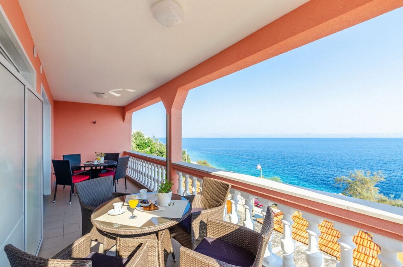 One bedroom apartment near beach Prigradica, Korčula  A-a