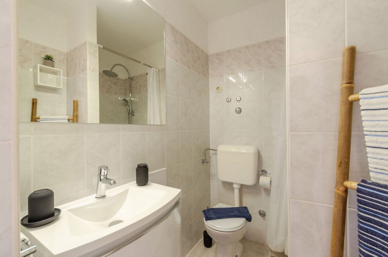 One bedroom apartment near beach Prigradica, Korčula  A-b