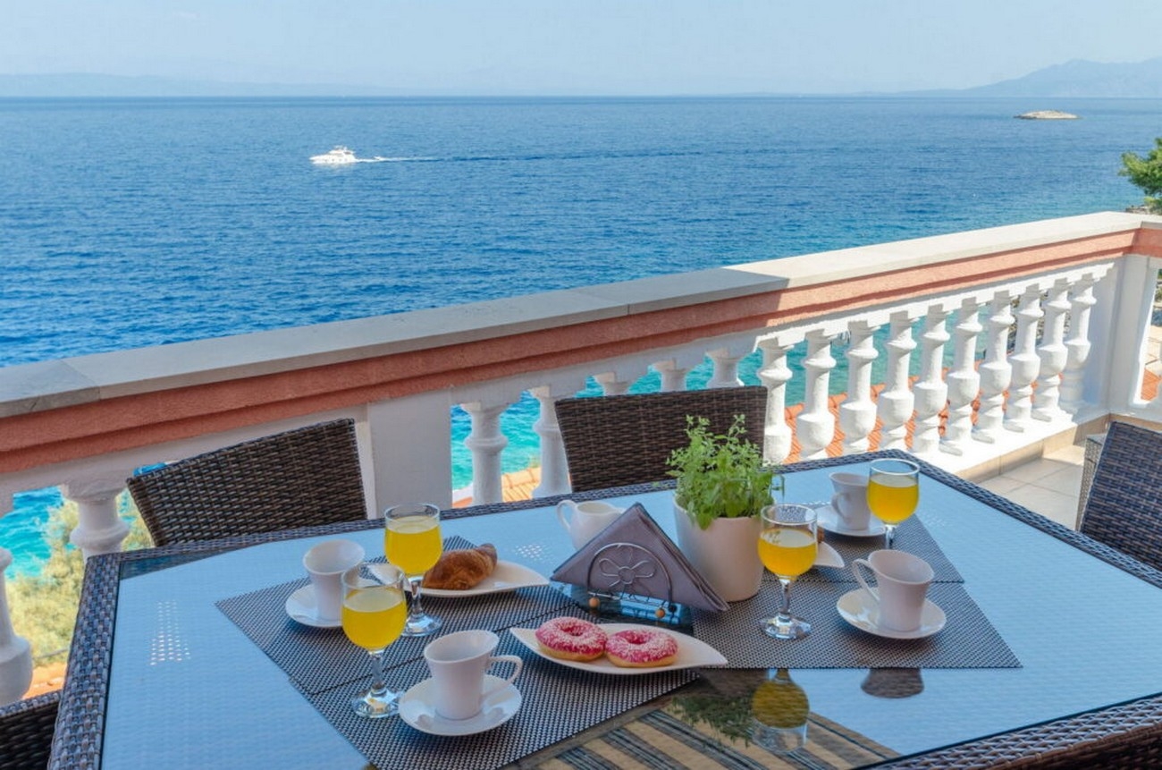 Two bedroom apartment near beach Prigradica, Korčula (A-22120-a)