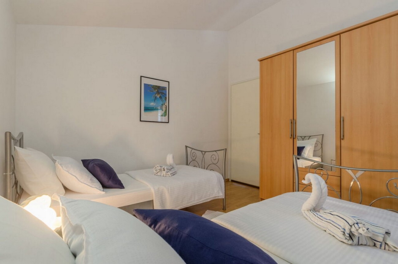 Two bedroom apartment near beach Prigradica, Korčula  A-a
