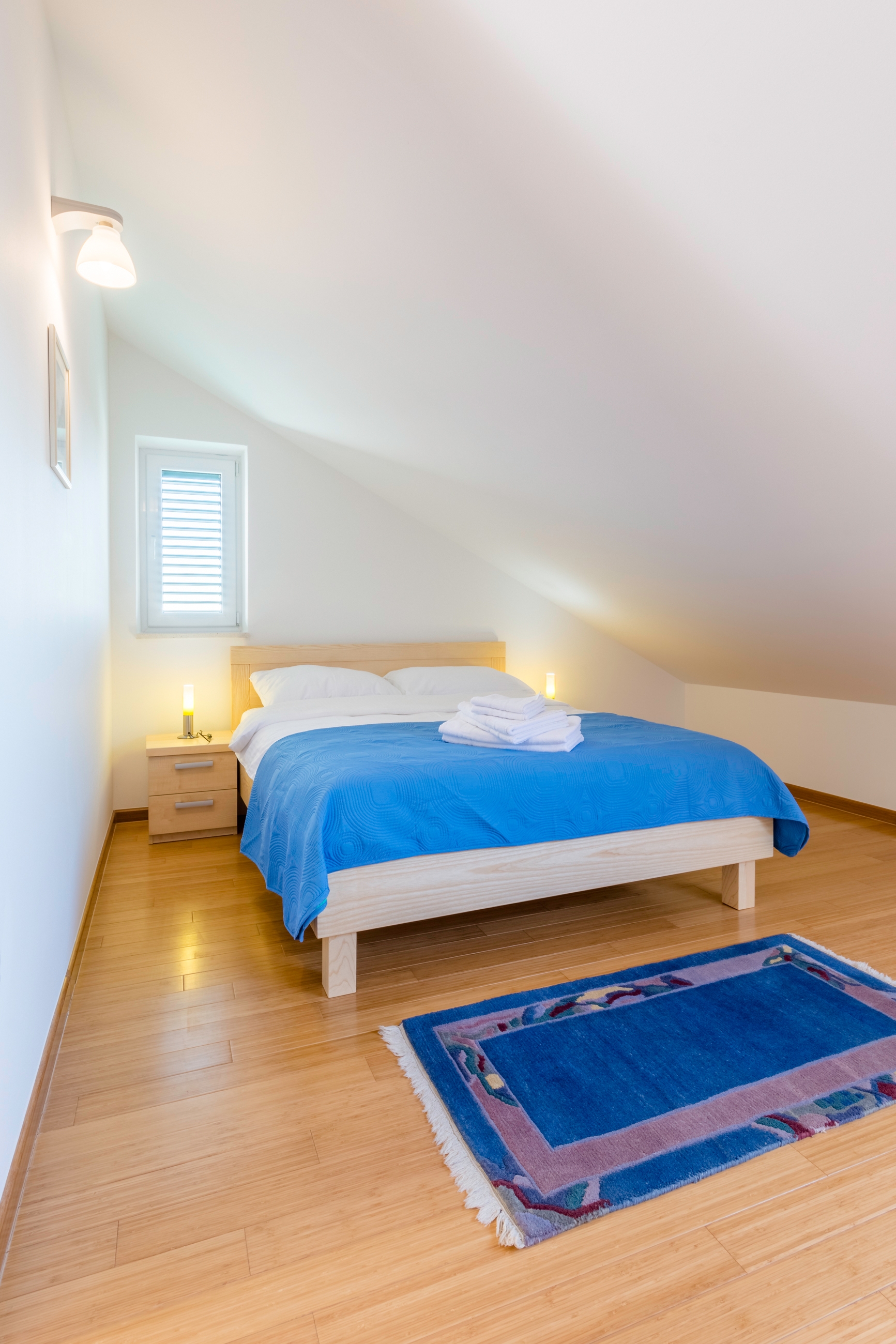 Two bedroom apartment with terrace and sea view Milna, Brač  A-d