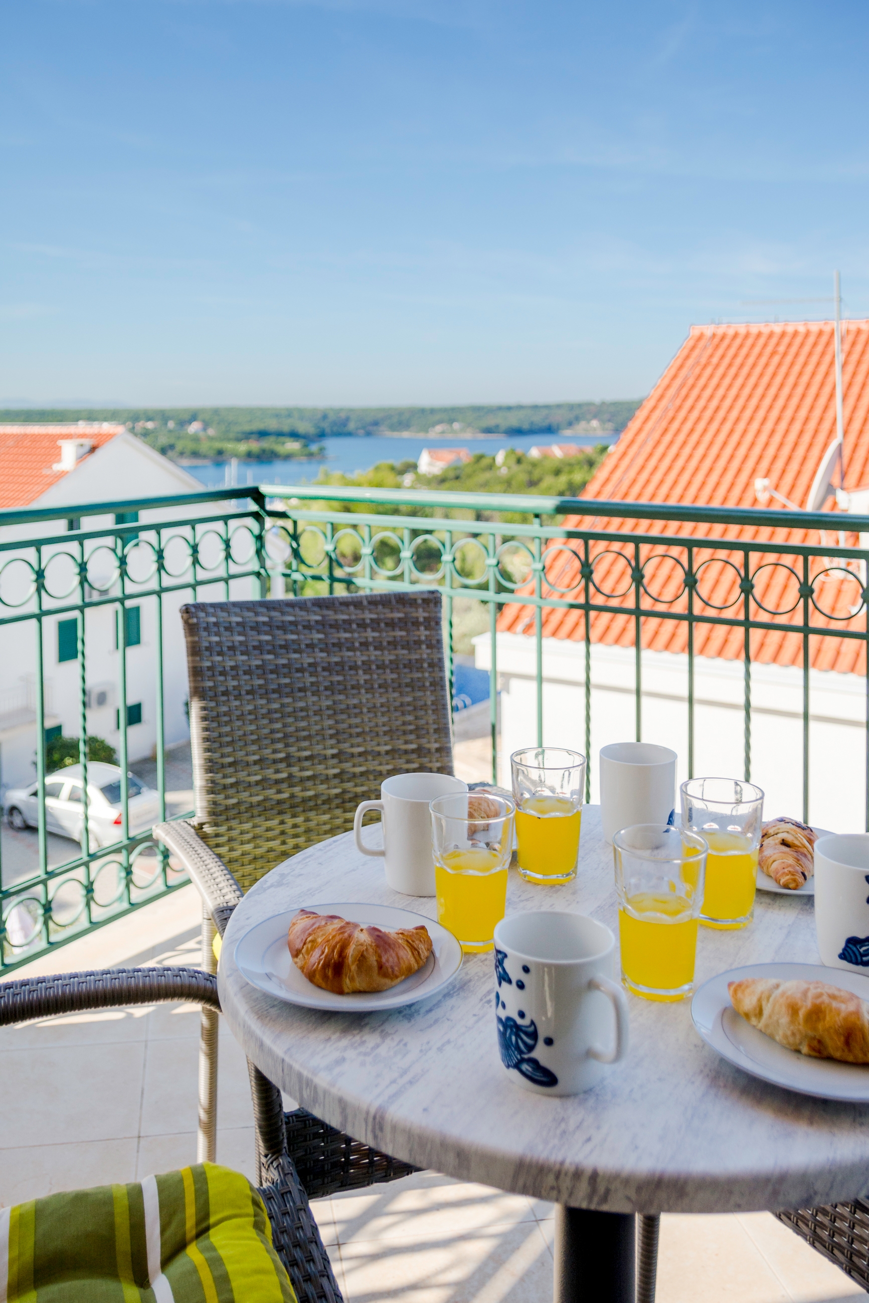 Two bedroom apartment with terrace and sea view Milna, Brač  A-d