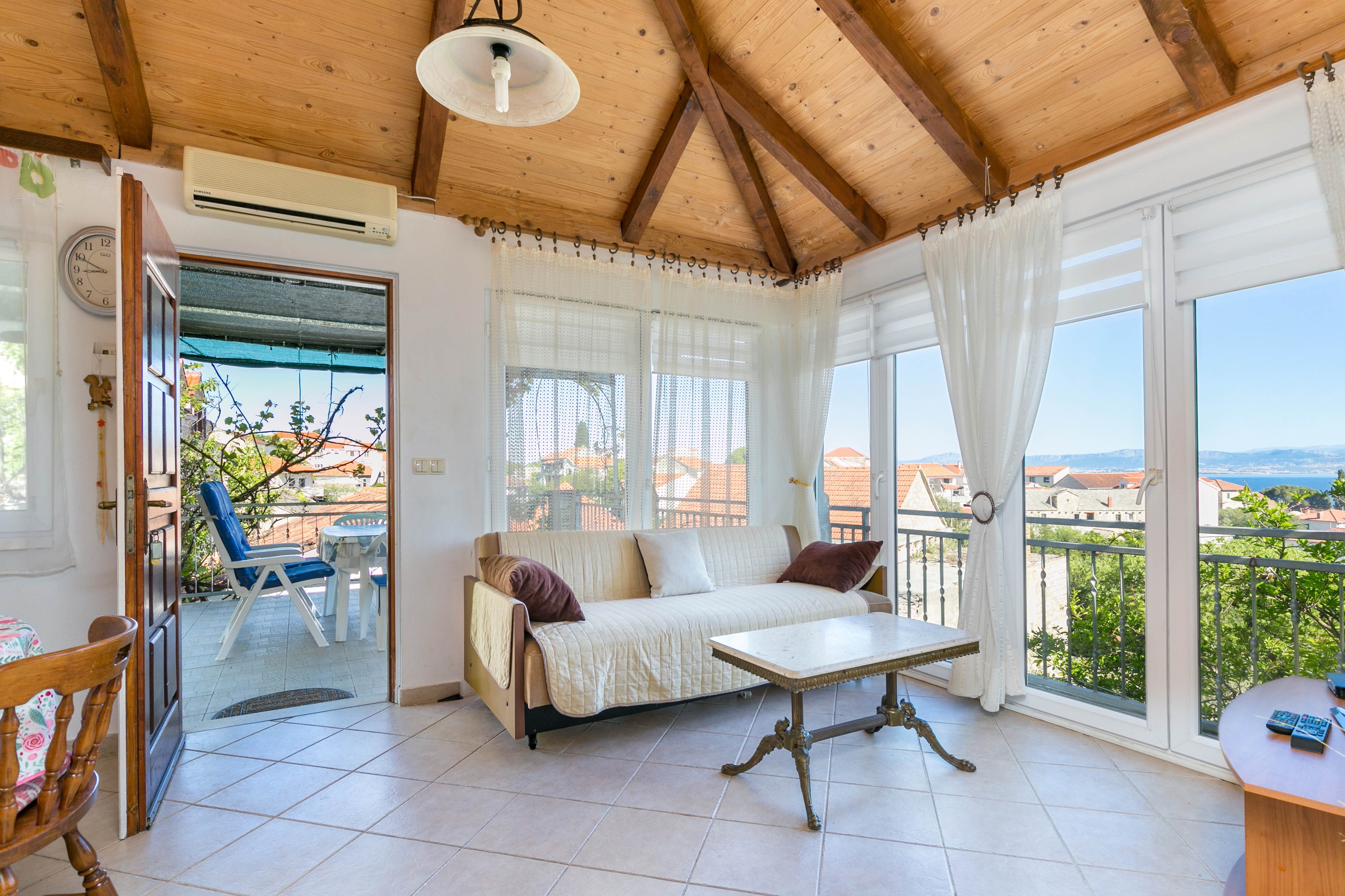 Two bedroom apartment with terrace and sea view Supetar, Brač (A-22123-a)