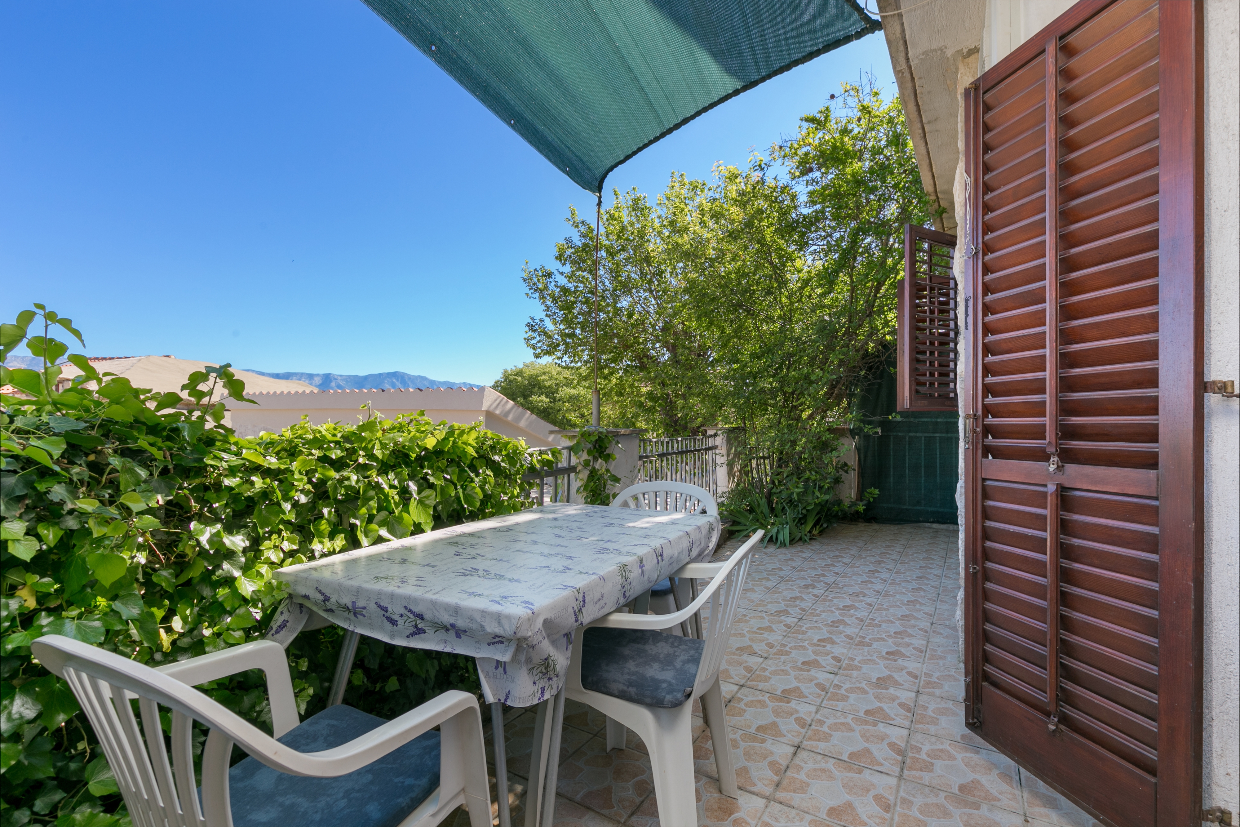 One bedroom apartment with terrace and sea view Supetar, Brač (A-22123-b) One bedroom apartment with terrace and sea view Supetar, Brač (A-22123-b)