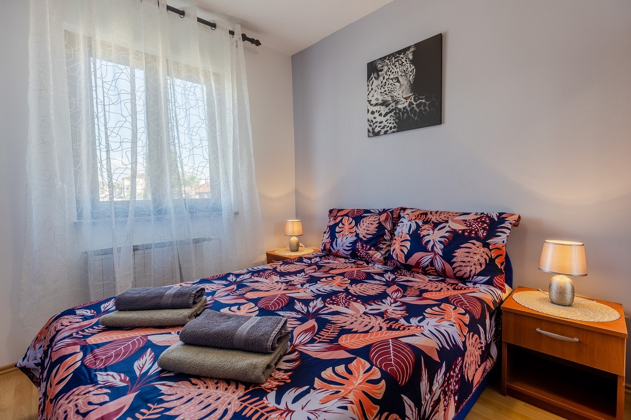 Two bedroom apartment with terrace Poreč  A-a