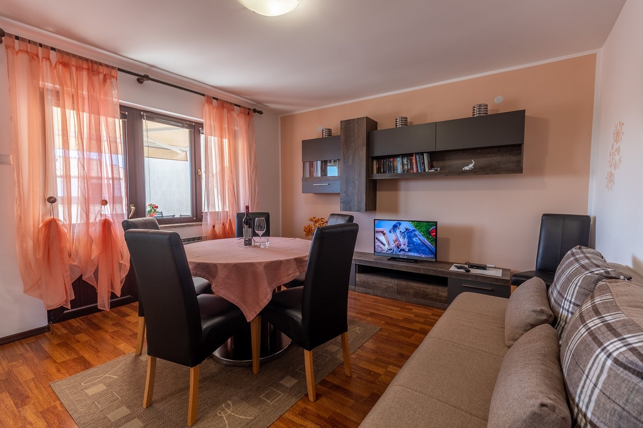 Two bedroom apartment with terrace Poreč (A-22124-a) Two bedroom apartment with terrace Poreč (A-22124-a)