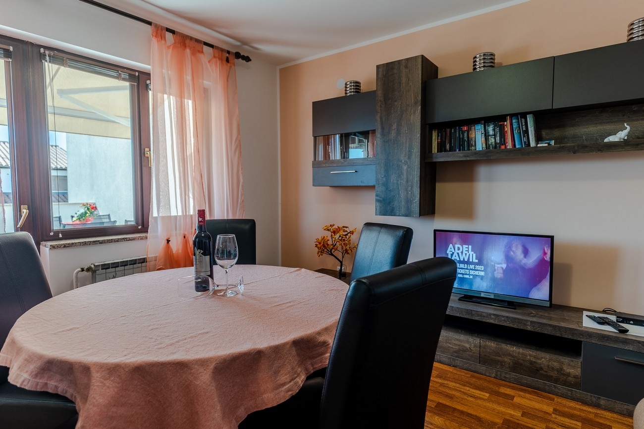 Two bedroom apartment with terrace Poreč (A-22124-a) Two bedroom apartment with terrace Poreč (A-22124-a)