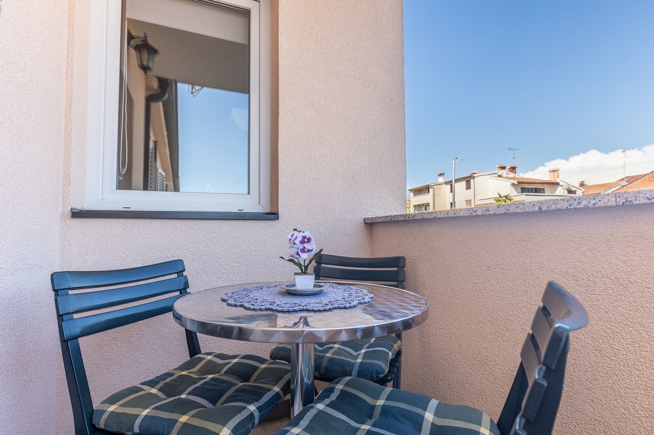 Two bedroom apartment with balcony Poreč (A-22124-b) Two bedroom apartment with balcony Poreč (A-22124-b)