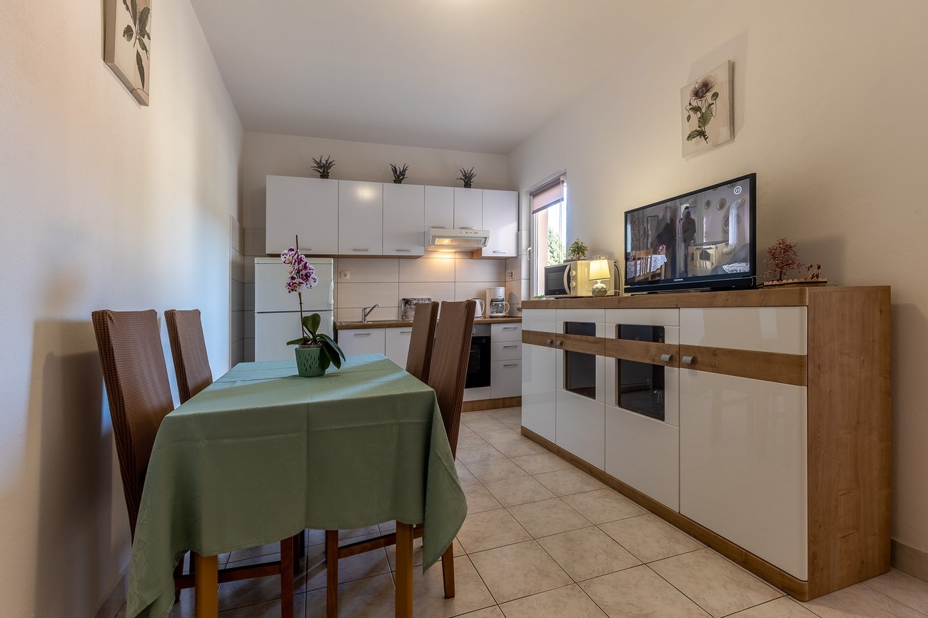 Two bedroom apartment with balcony Poreč (A-22124-b) Two bedroom apartment with balcony Poreč (A-22124-b)