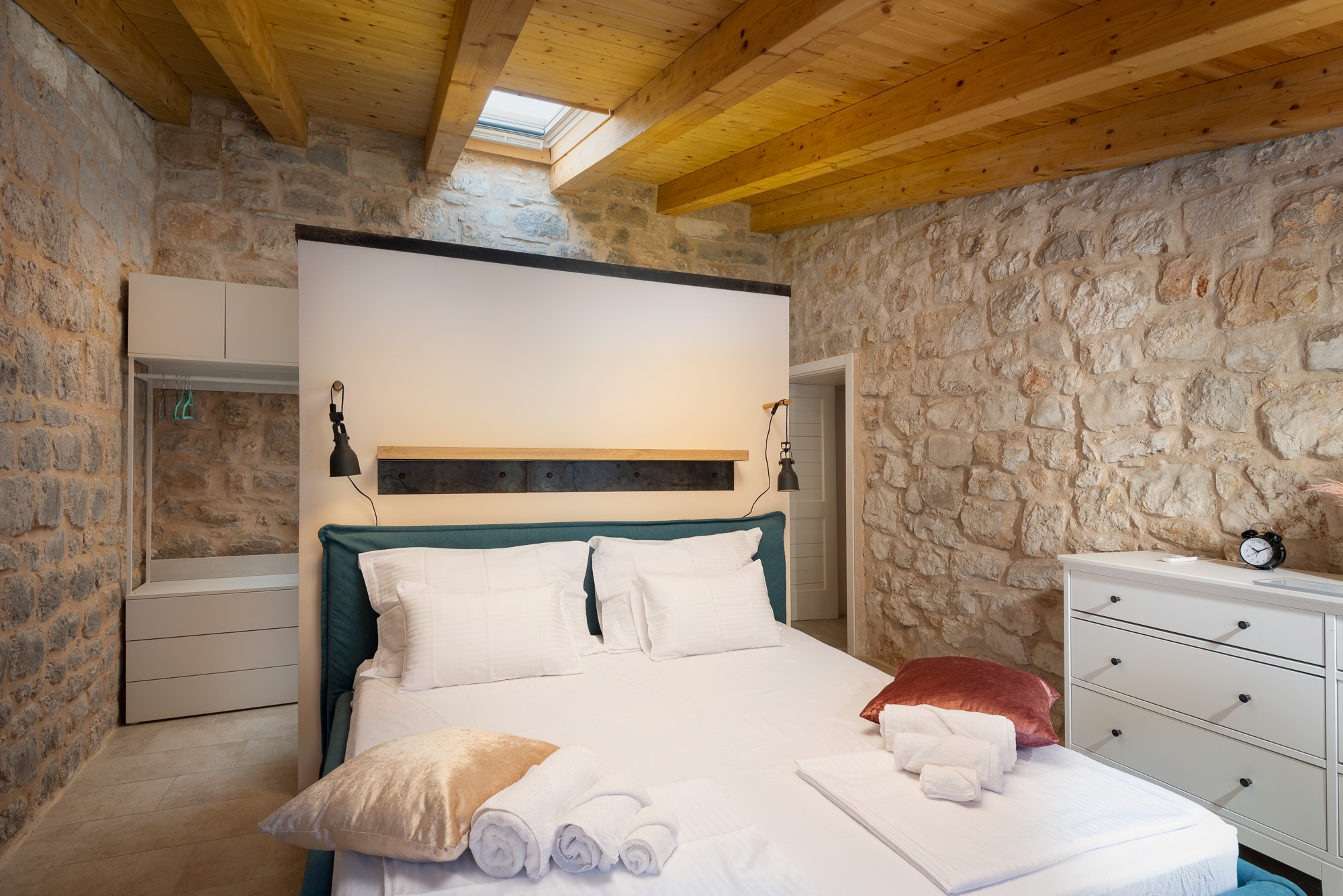 Three bedroom house with terrace and sea view Pitve, Hvar  K