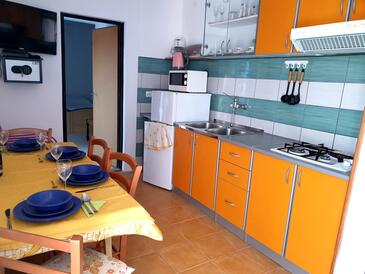 Banjole, Dining room in the apartment, air condition available, (pet friendly) and WiFi.