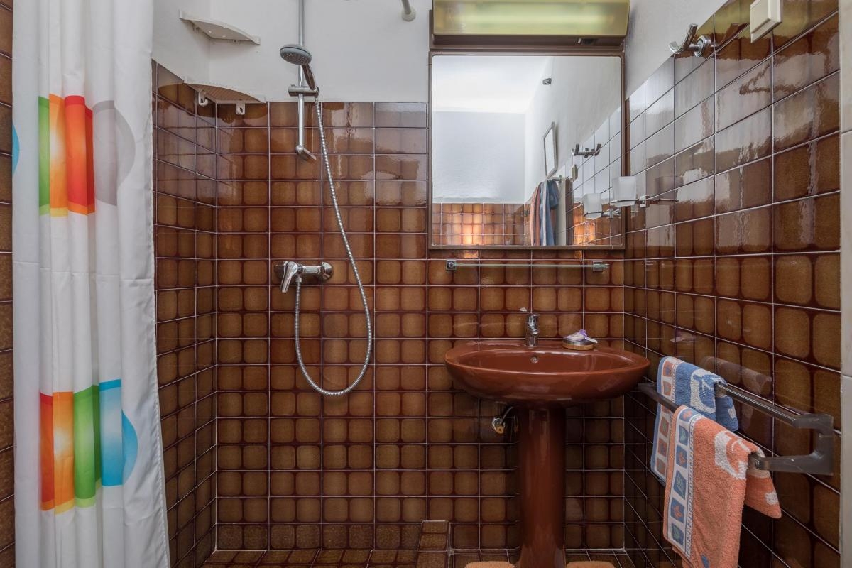 Comfortable and spacious house with terrace and sea view Sveta Nedilja, Hvar  K