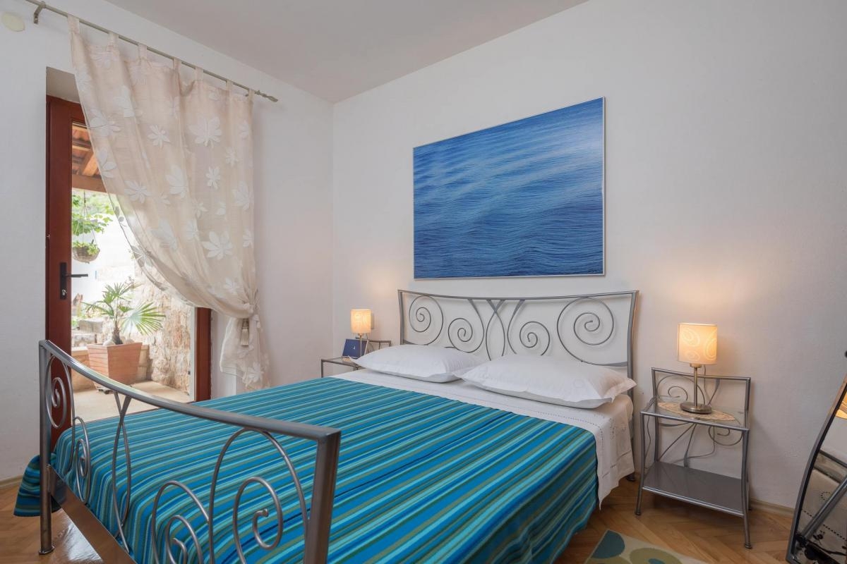 Comfortable and spacious house with terrace and sea view Sveta Nedilja, Hvar  K