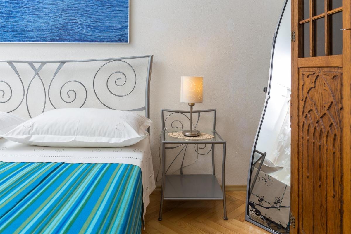 Comfortable and spacious house with terrace and sea view Sveta Nedilja, Hvar  K