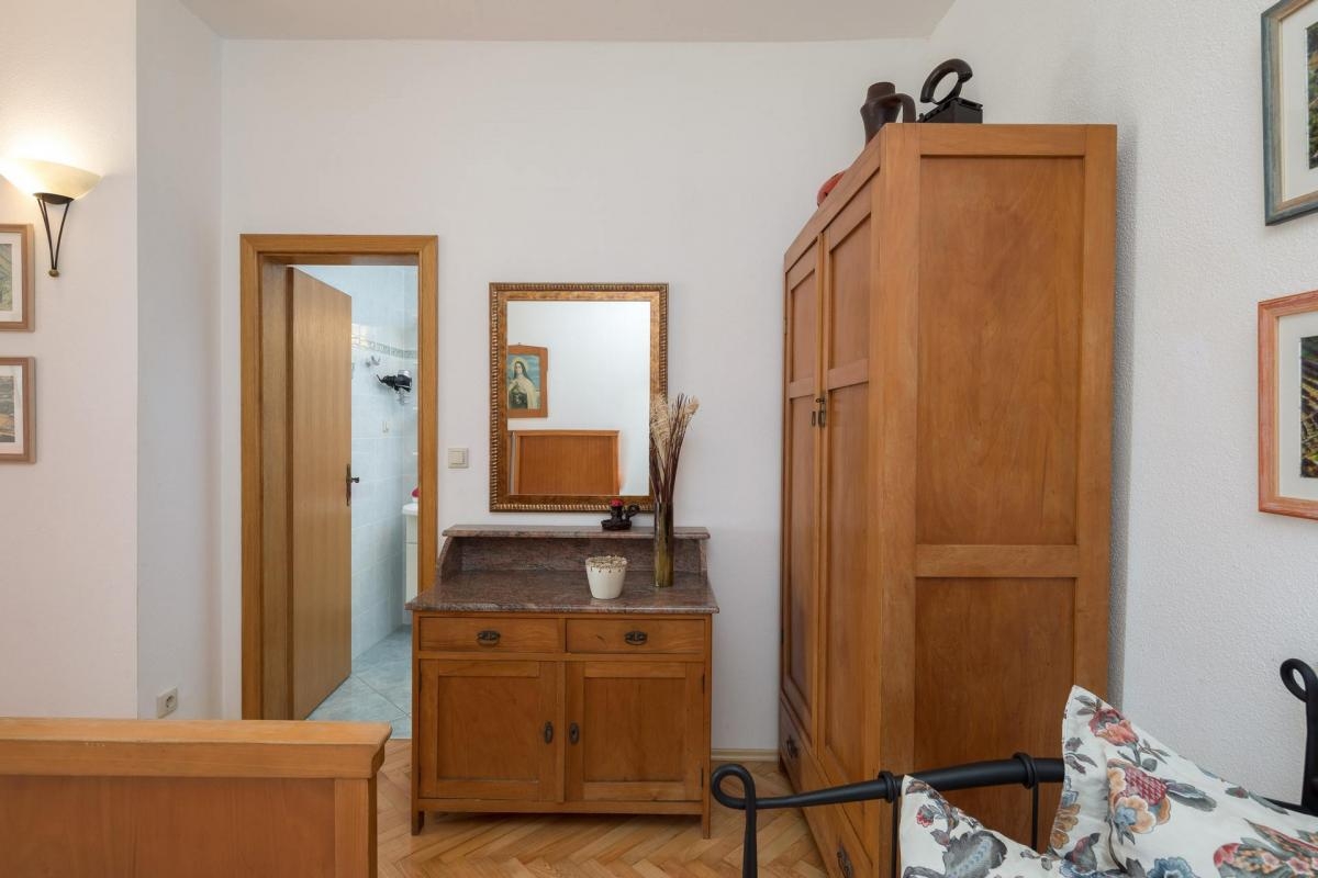 Comfortable and spacious house with terrace and sea view Sveta Nedilja, Hvar  K