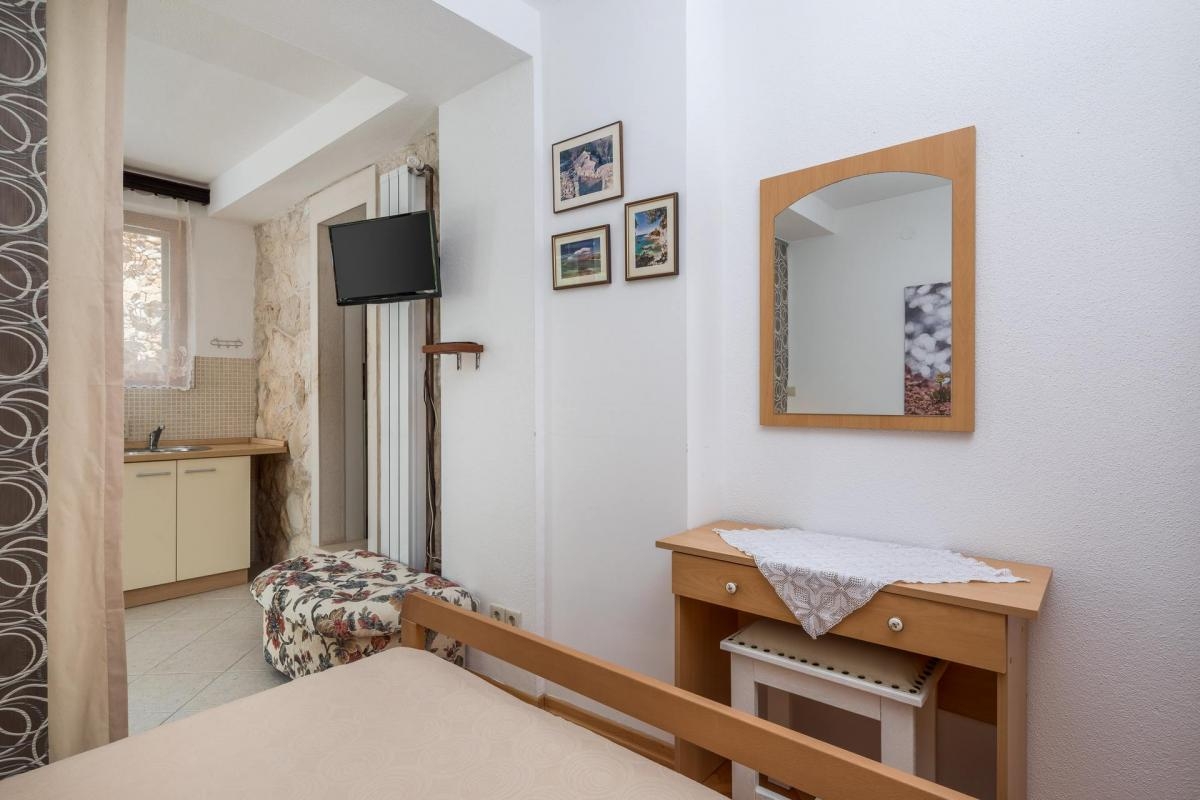 Comfortable and spacious house with terrace and sea view Sveta Nedilja, Hvar  K