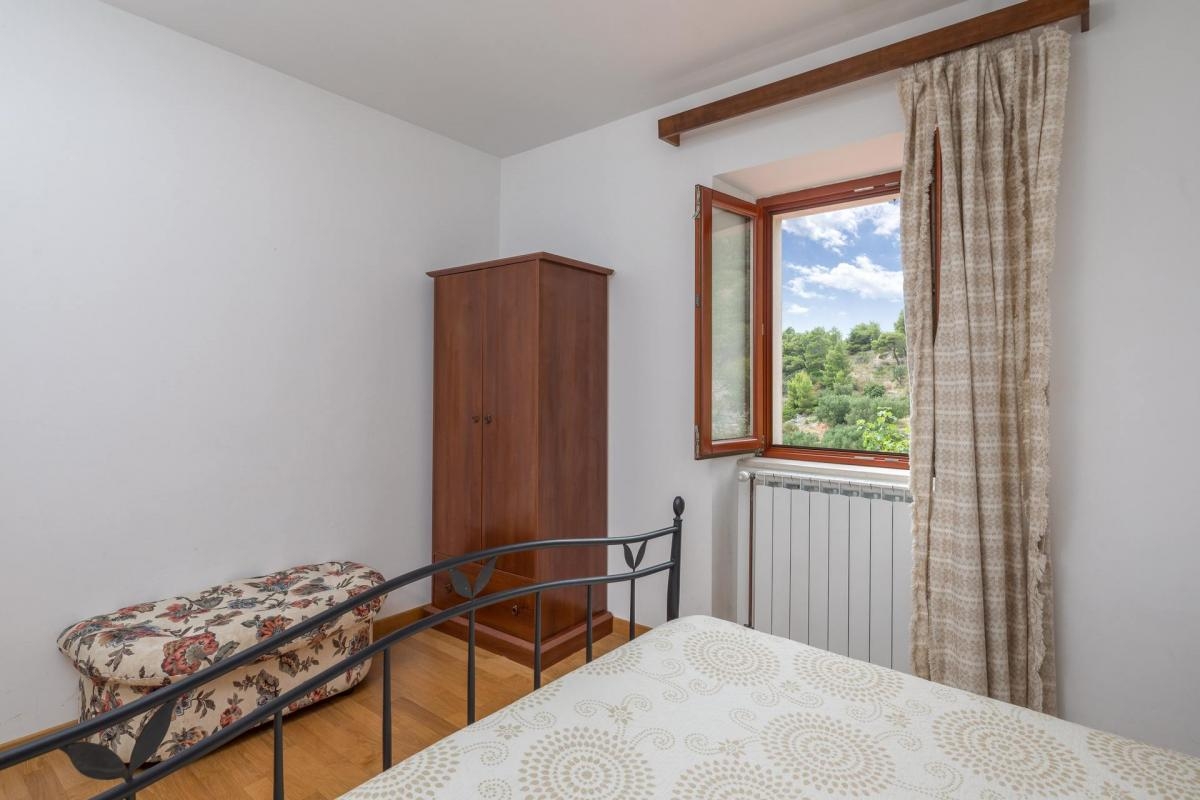 Comfortable and spacious house with terrace and sea view Sveta Nedilja, Hvar  K