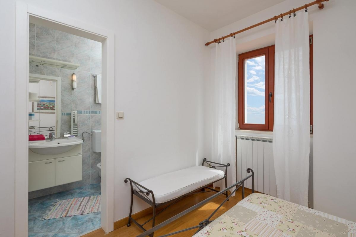 Comfortable and spacious house with terrace and sea view Sveta Nedilja, Hvar  K