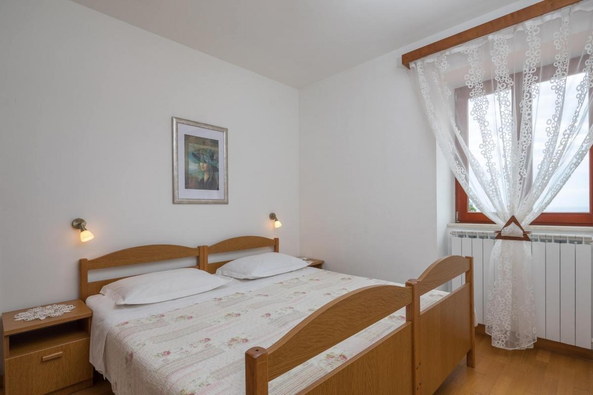Comfortable and spacious house with terrace and sea view Sveta Nedilja, Hvar  K
