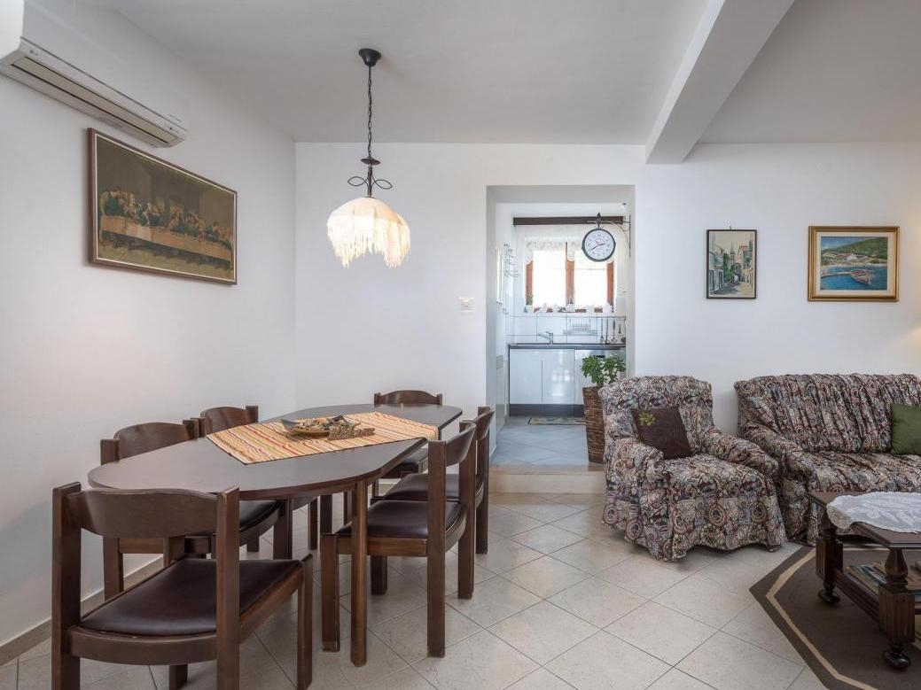 Comfortable and spacious house with terrace and sea view Sveta Nedilja, Hvar  K