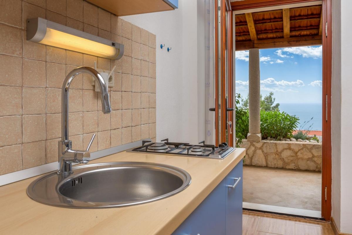 Comfortable and spacious house with terrace and sea view Sveta Nedilja, Hvar  K