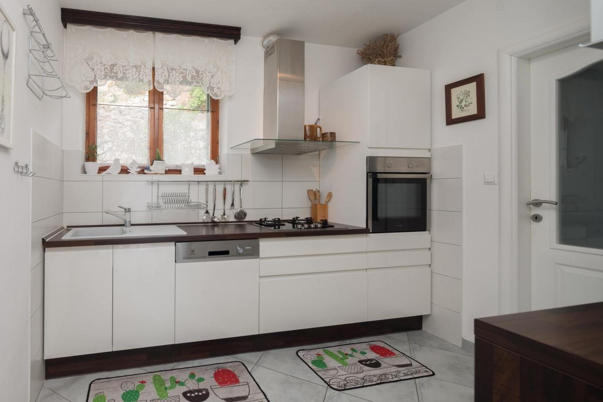 Comfortable and spacious house with terrace and sea view Sveta Nedilja, Hvar  K