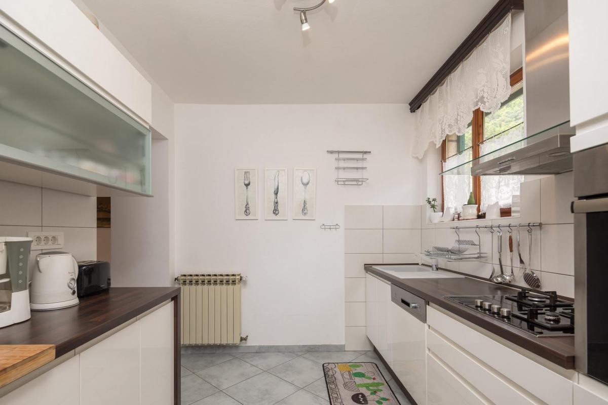 Comfortable and spacious house with terrace and sea view Sveta Nedilja, Hvar  K