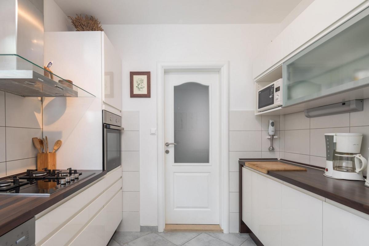 Comfortable and spacious house with terrace and sea view Sveta Nedilja, Hvar  K