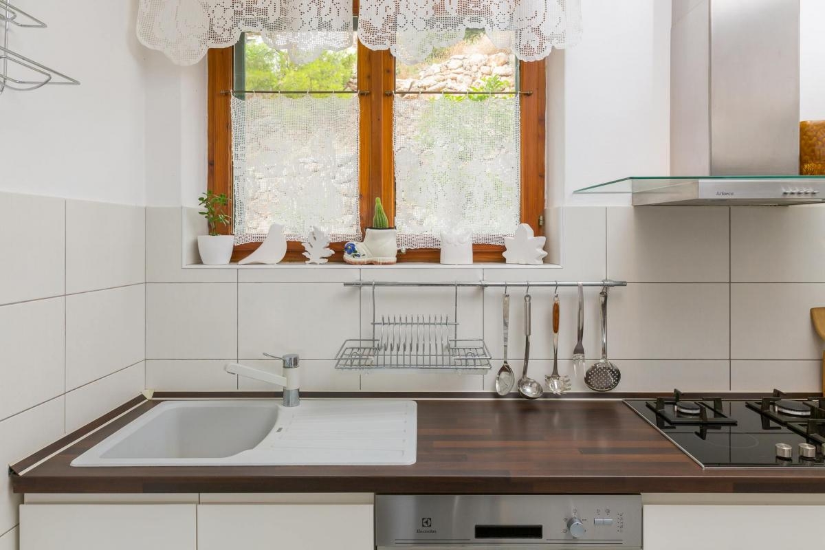 Comfortable and spacious house with terrace and sea view Sveta Nedilja, Hvar  K