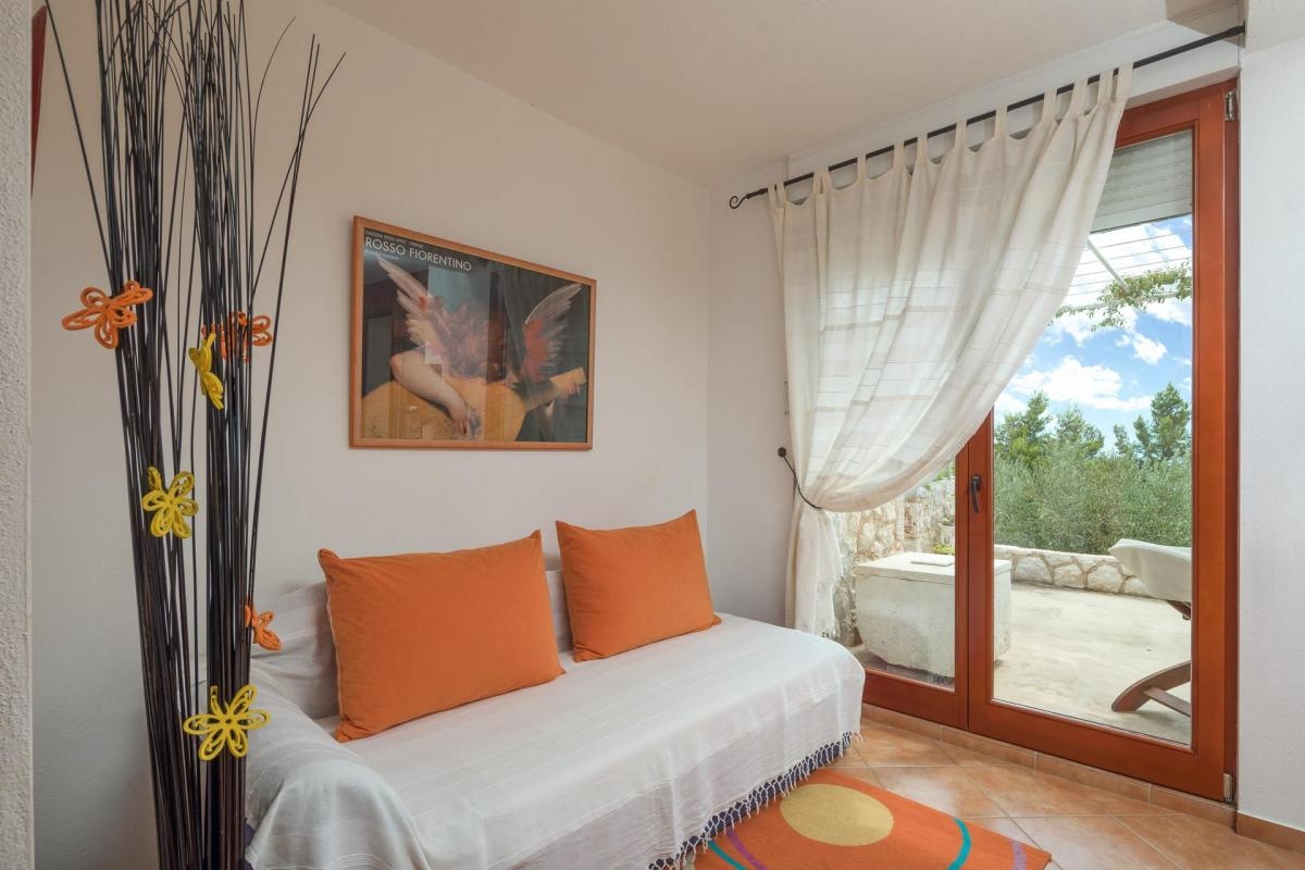Comfortable and spacious house with terrace and sea view Sveta Nedilja, Hvar  K