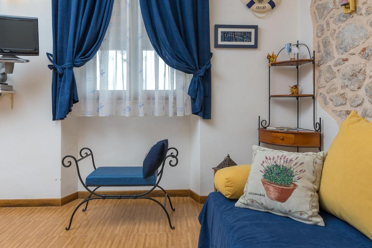 Comfortable and spacious house with terrace and sea view Sveta Nedilja, Hvar  K