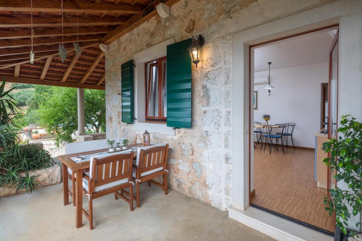 Comfortable and spacious house with terrace and sea view Sveta Nedilja, Hvar  K