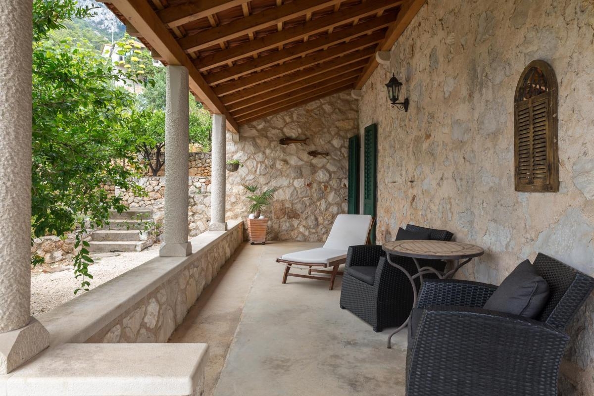 Comfortable and spacious house with terrace and sea view Sveta Nedilja, Hvar  K