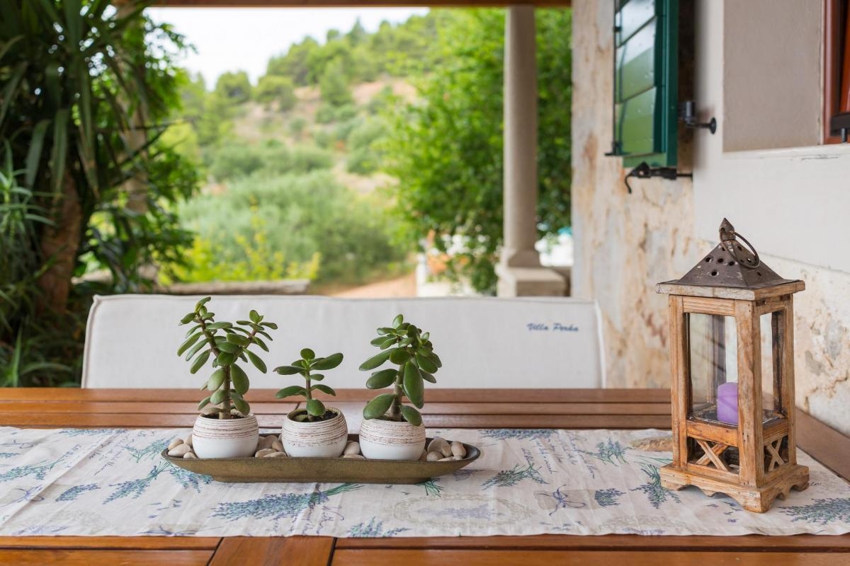 Comfortable and spacious house with terrace and sea view Sveta Nedilja, Hvar  K