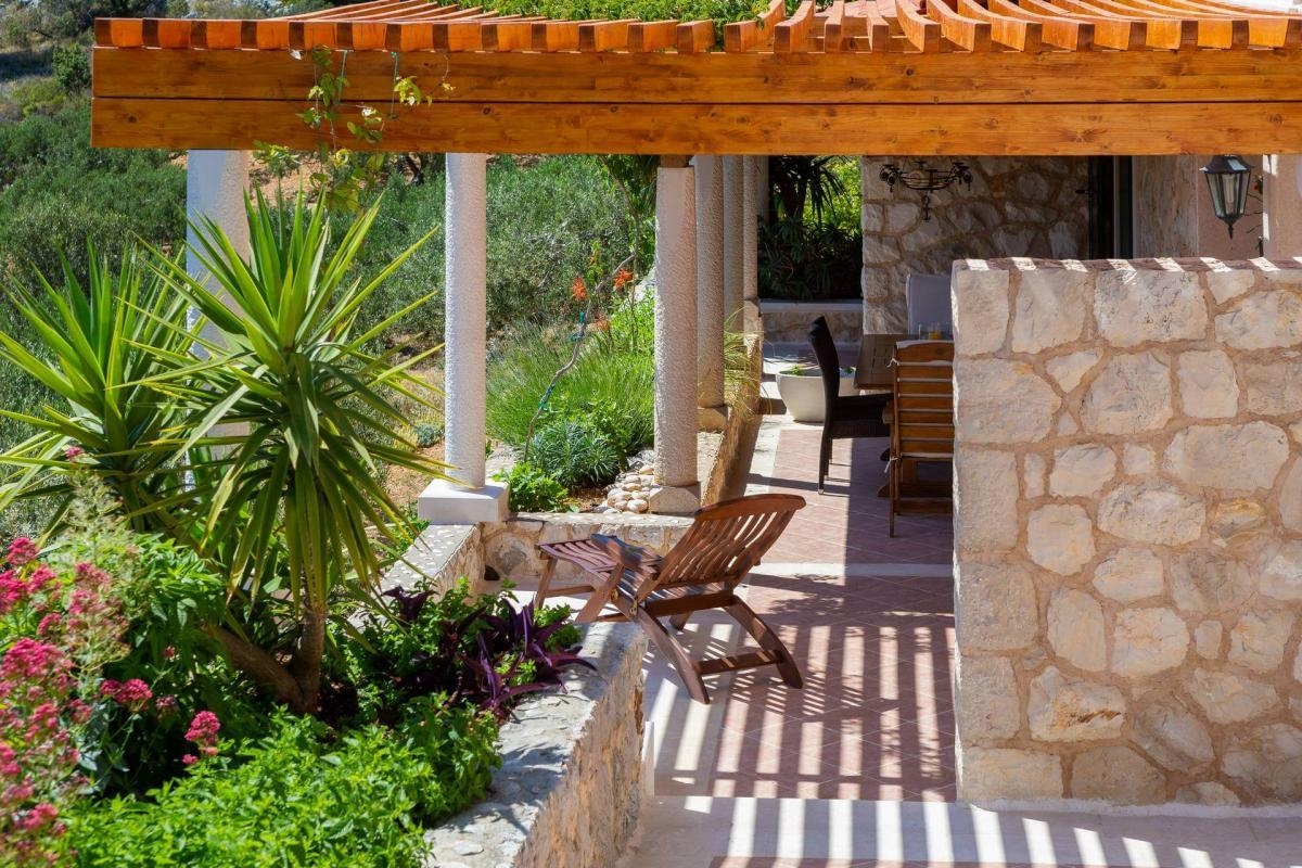 Comfortable and spacious house with terrace and sea view Sveta Nedilja, Hvar  K