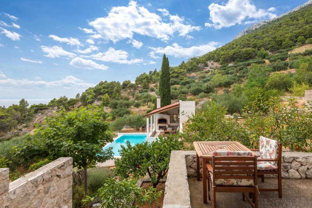 Comfortable and spacious house with terrace and sea view Sveta Nedilja, Hvar  K