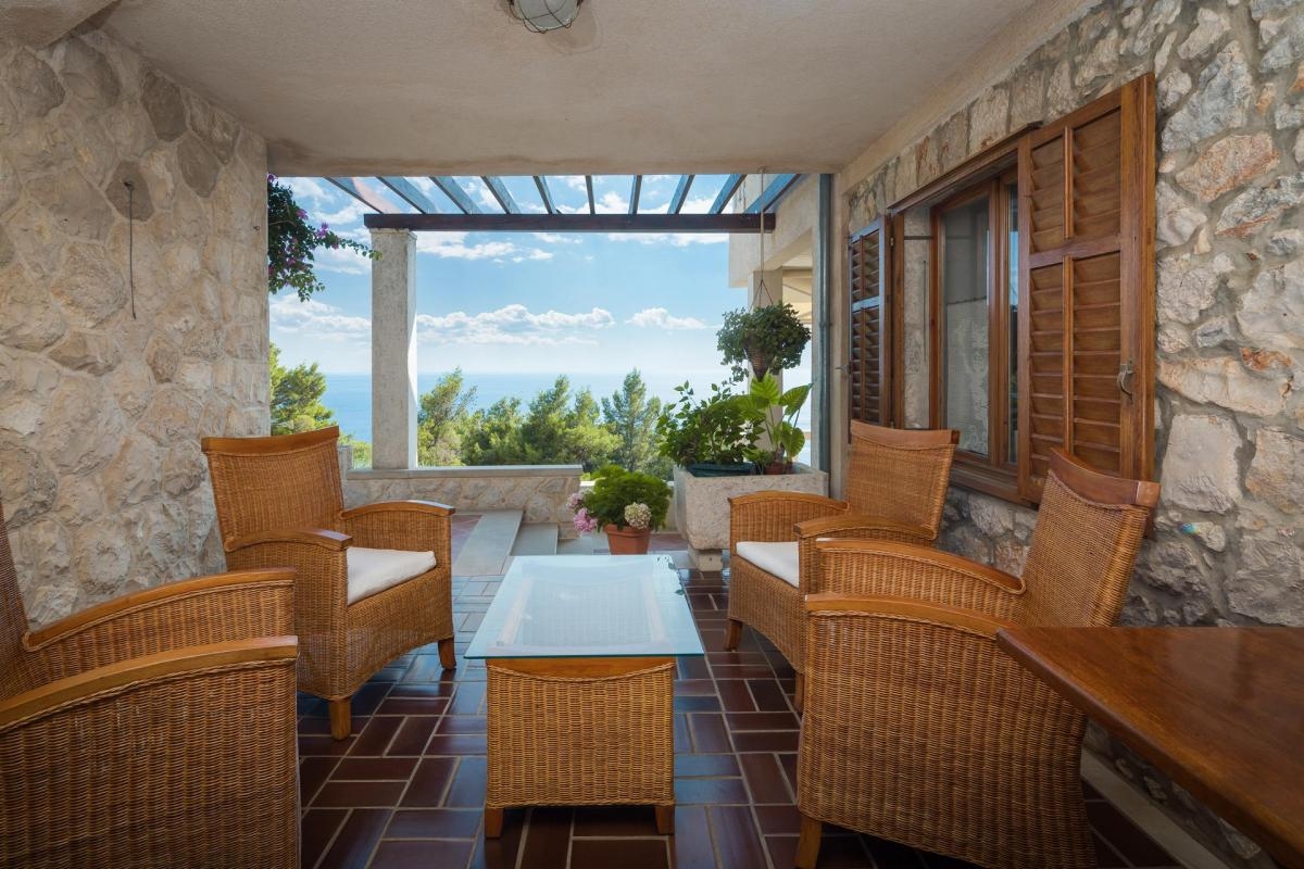 Comfortable and spacious house with terrace and sea view Sveta Nedilja, Hvar  K
