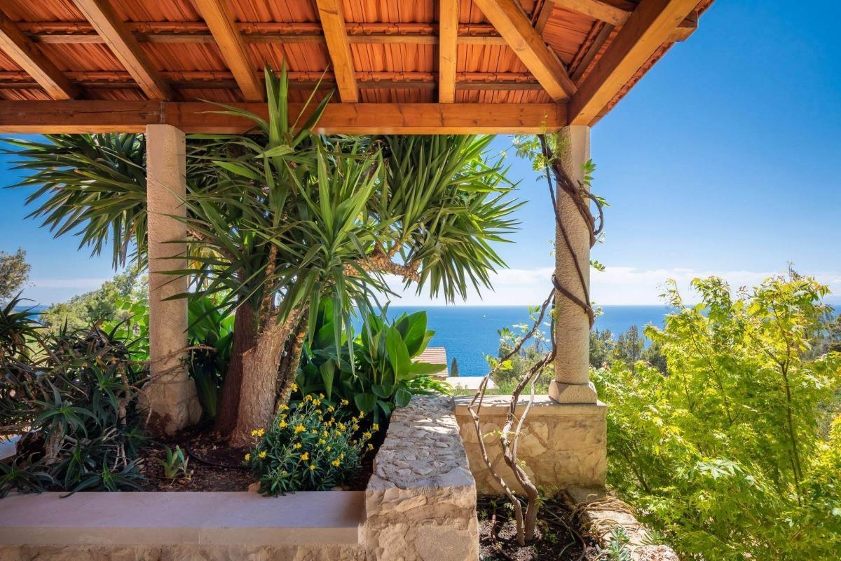 Comfortable and spacious house with terrace and sea view Sveta Nedilja, Hvar  K