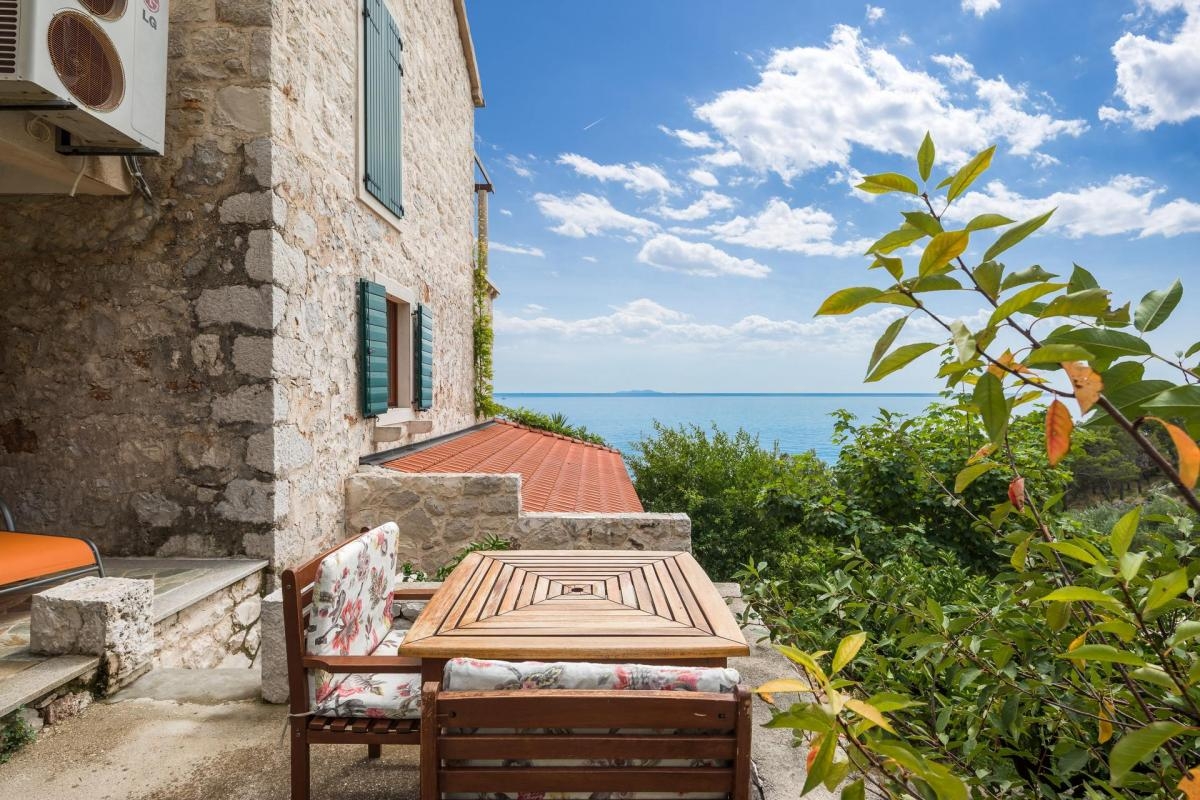 Comfortable and spacious house with terrace and sea view Sveta Nedilja, Hvar  K