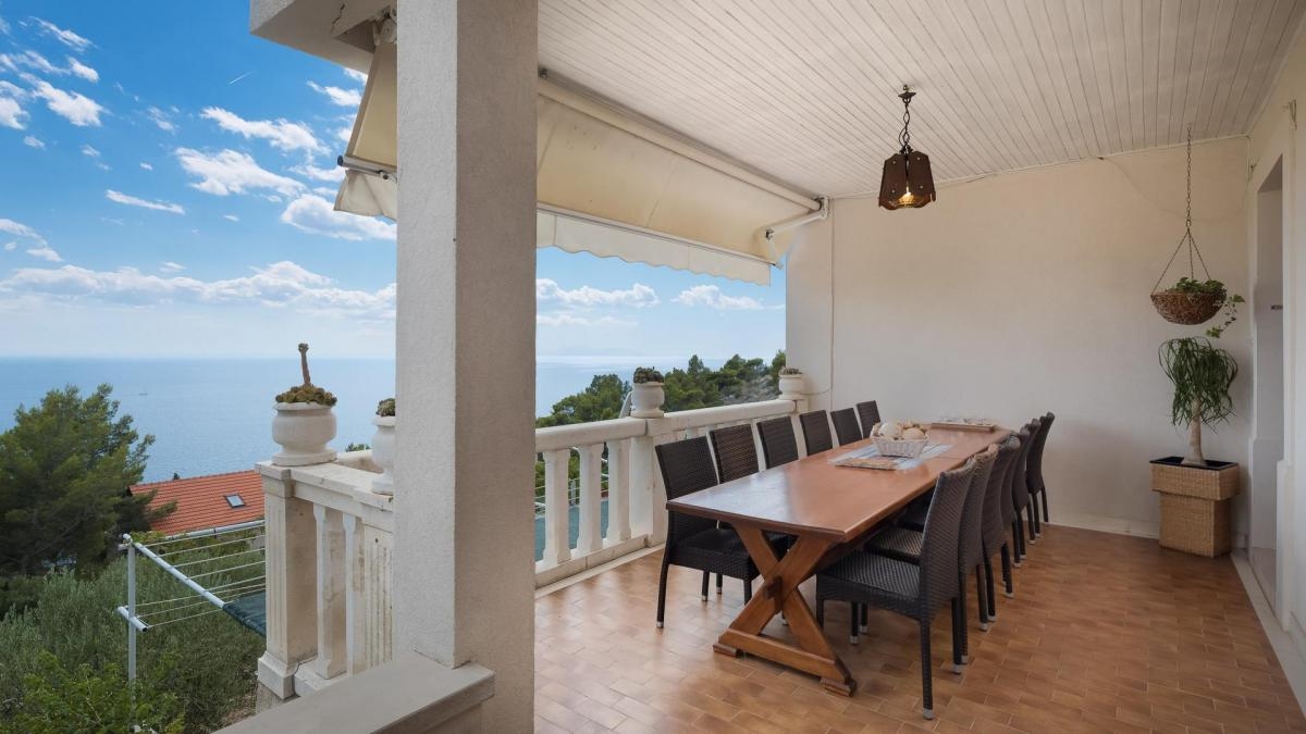 Comfortable and spacious house with terrace and sea view Sveta Nedilja, Hvar  K