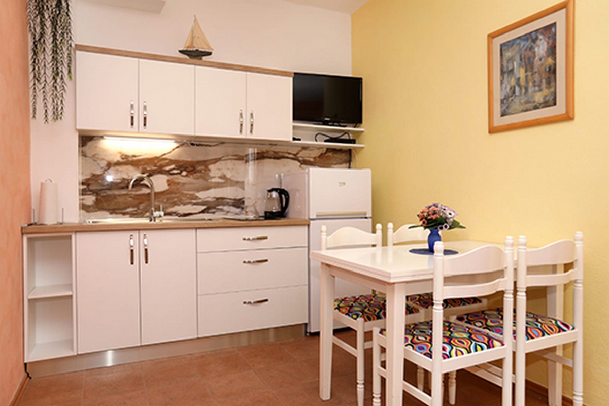 One bedroom apartment with balcony Okrug Gornji, Čiovo (A-22139-b)