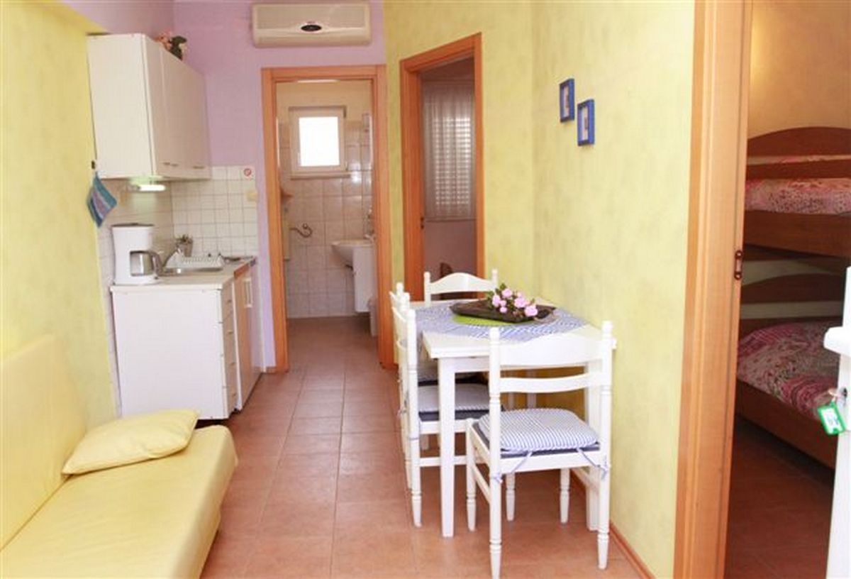 Two bedroom apartment with balcony Okrug Gornji, Čiovo (A-22139-c) Two bedroom apartment with balcony Okrug Gornji, Čiovo (A-22139-c)