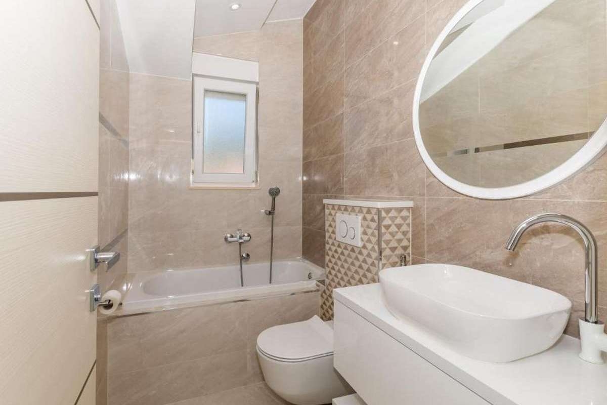 Two bedroom apartment with balcony and sea view Kaštel Lukšić, Kaštela  A-b