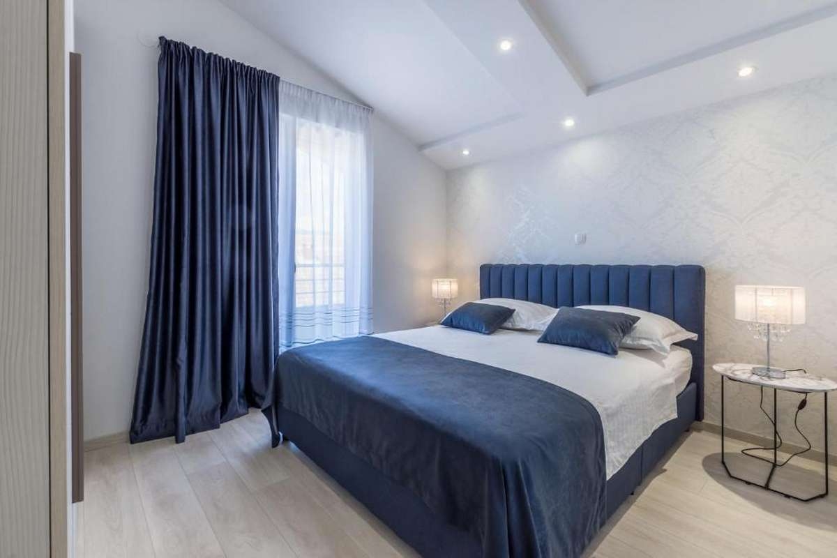 Two bedroom apartment with balcony and sea view Kaštel Lukšić, Kaštela  A-b