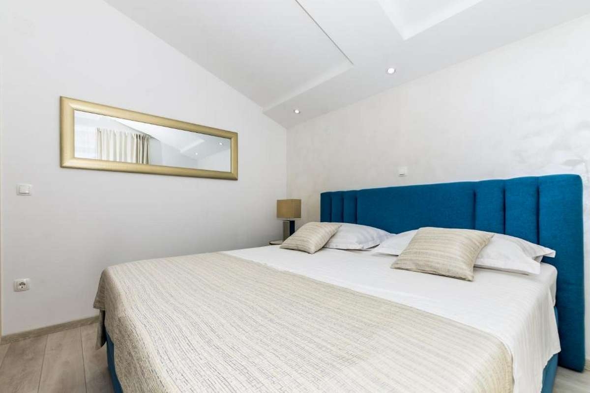 Two bedroom apartment with balcony and sea view Kaštel Lukšić, Kaštela  A-b