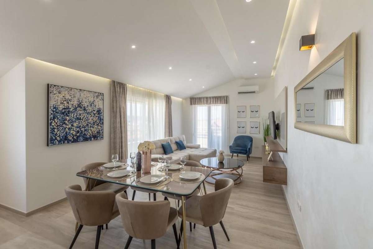 Two bedroom apartment with balcony and sea view Kaštel Lukšić, Kaštela  A-b