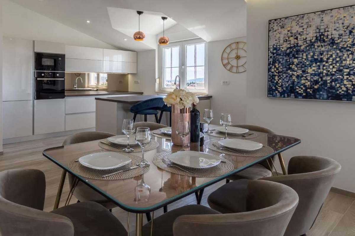 Two bedroom apartment with balcony and sea view Kaštel Lukšić, Kaštela (A-22141-b)