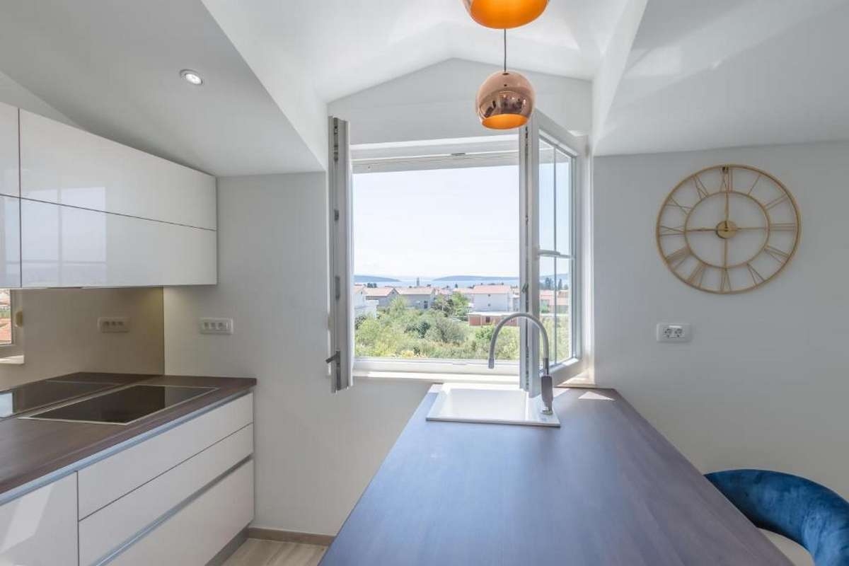 Two bedroom apartment with balcony and sea view Kaštel Lukšić, Kaštela  A-b