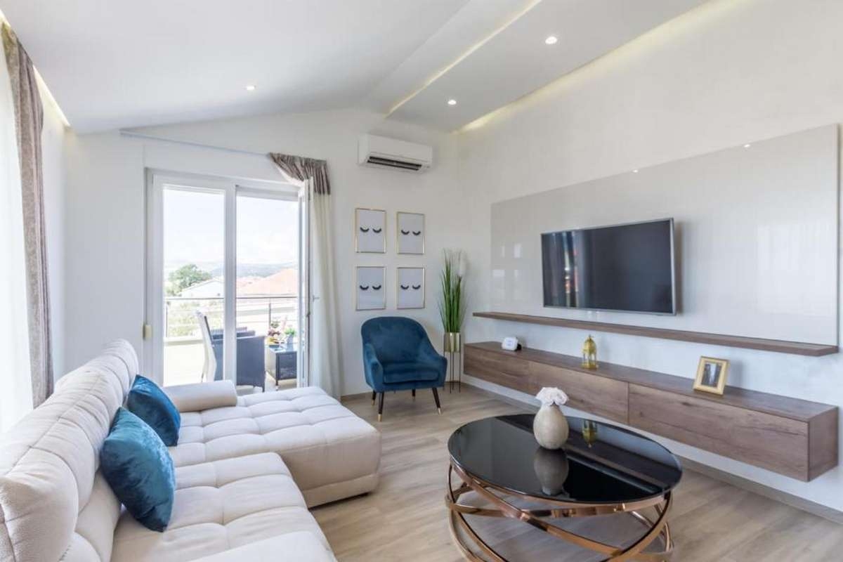 Two bedroom apartment with balcony and sea view Kaštel Lukšić, Kaštela  A-b